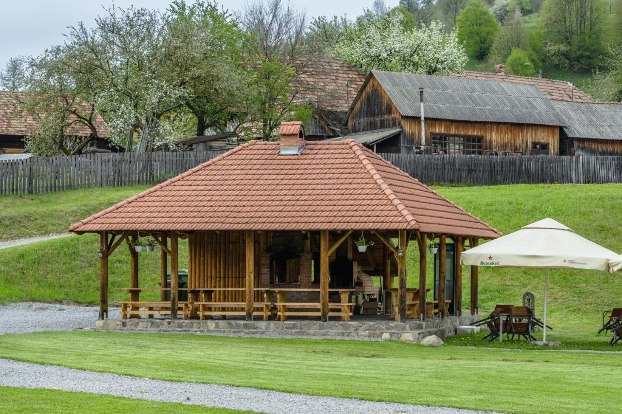 Biotour Camping & Restaurant Ghimeş-Făget Dış mekan fotoğraf