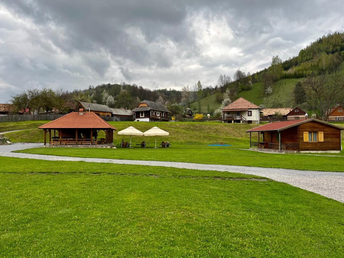 Biotour Camping & Restaurant Ghimeş-Făget Dış mekan fotoğraf